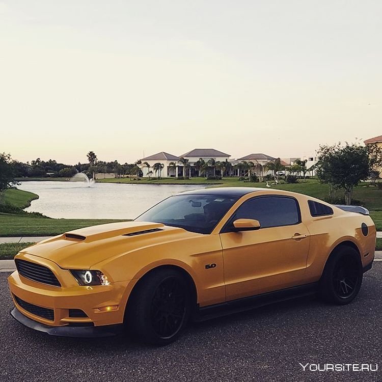 Ford Mustang 2011 Yellow