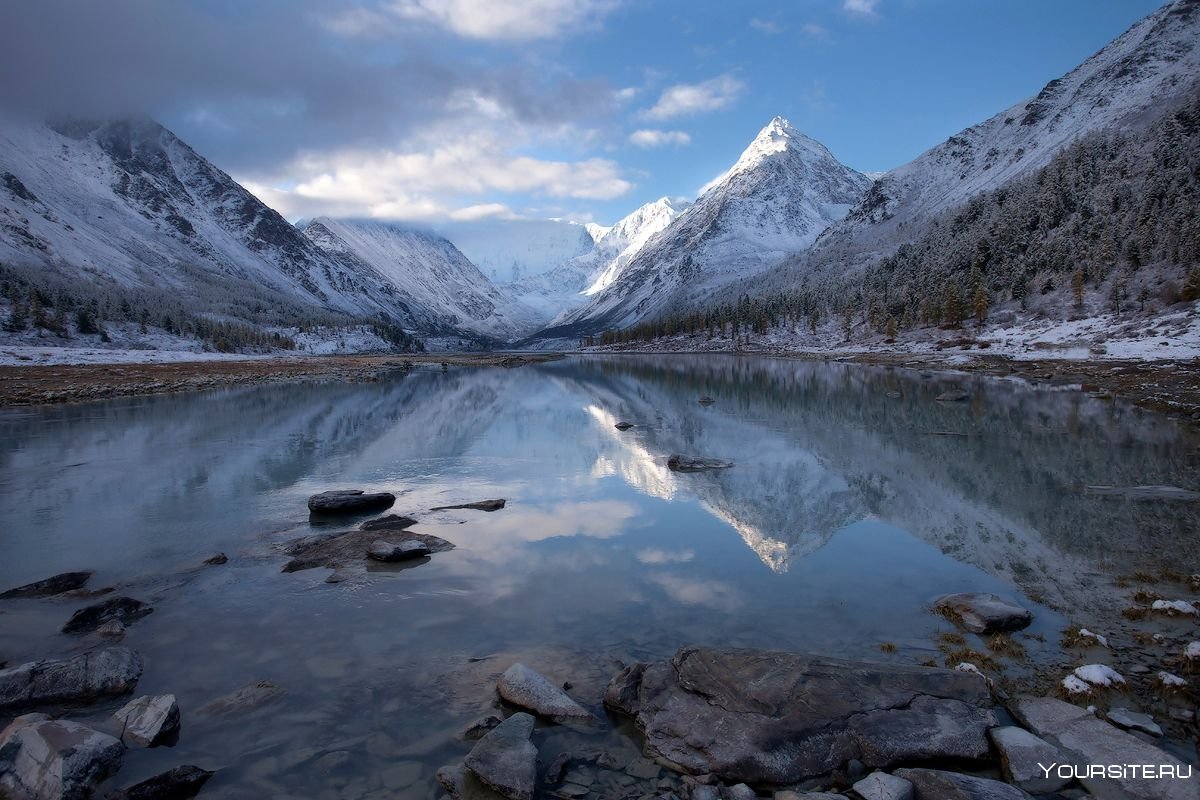 Гора Белуха горный Алтай зима