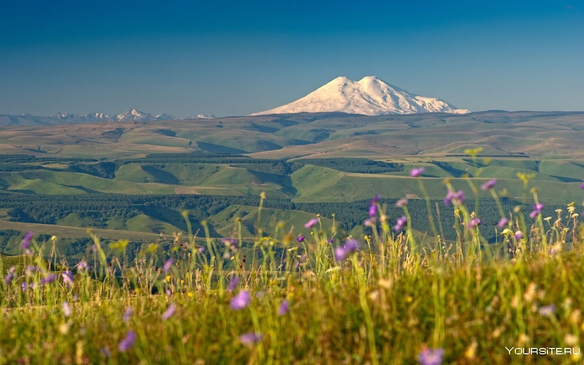 Кавказский хребет с горы Машук
