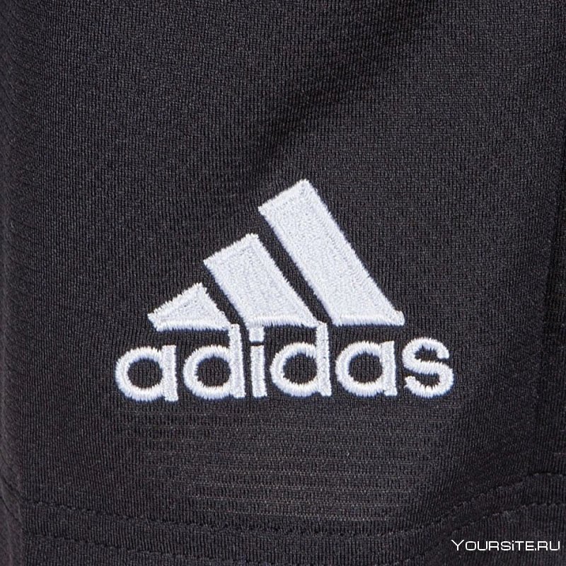 Куртка черная адидас с логотипом сзади