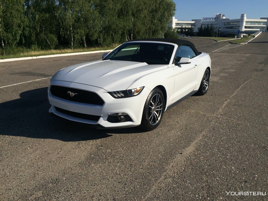 Ford Mustang 2017 белый