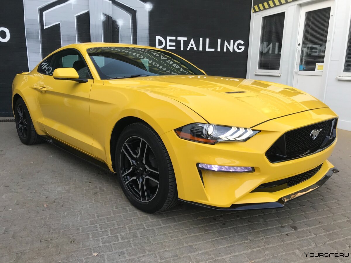 Ford Mustang кабриолет жёлто-чёрный
