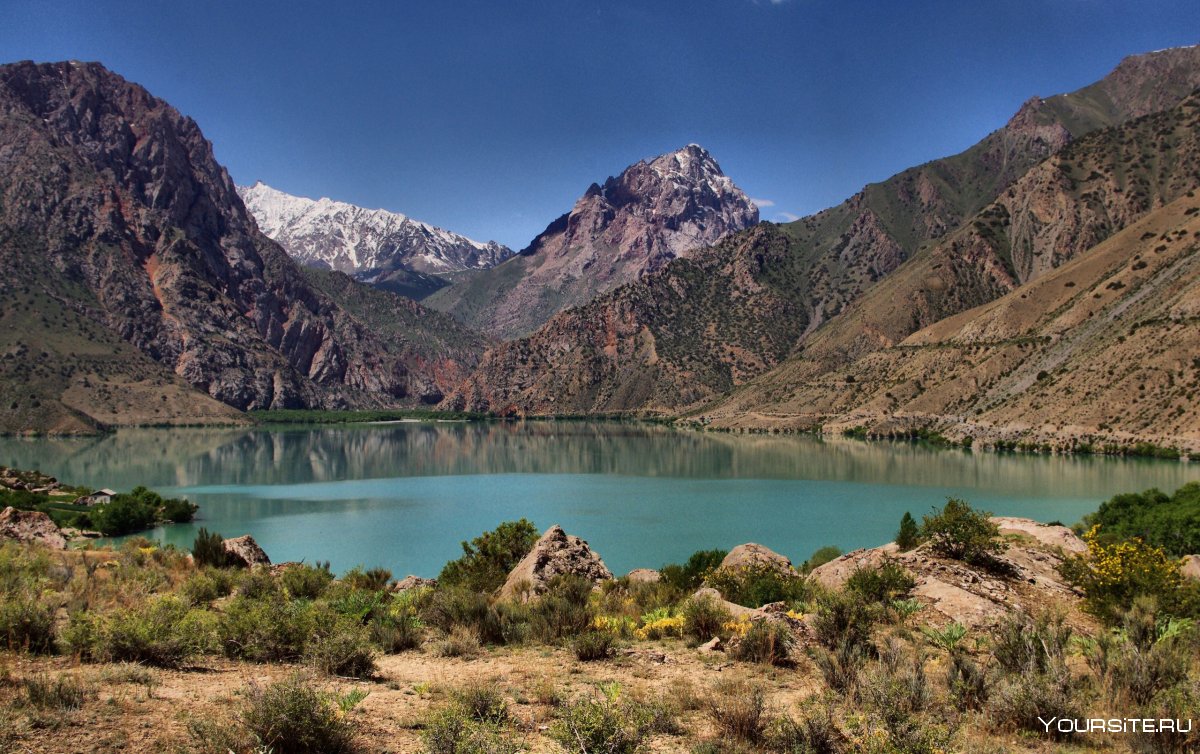 Горное озеро Искандеркуль Таджикистан