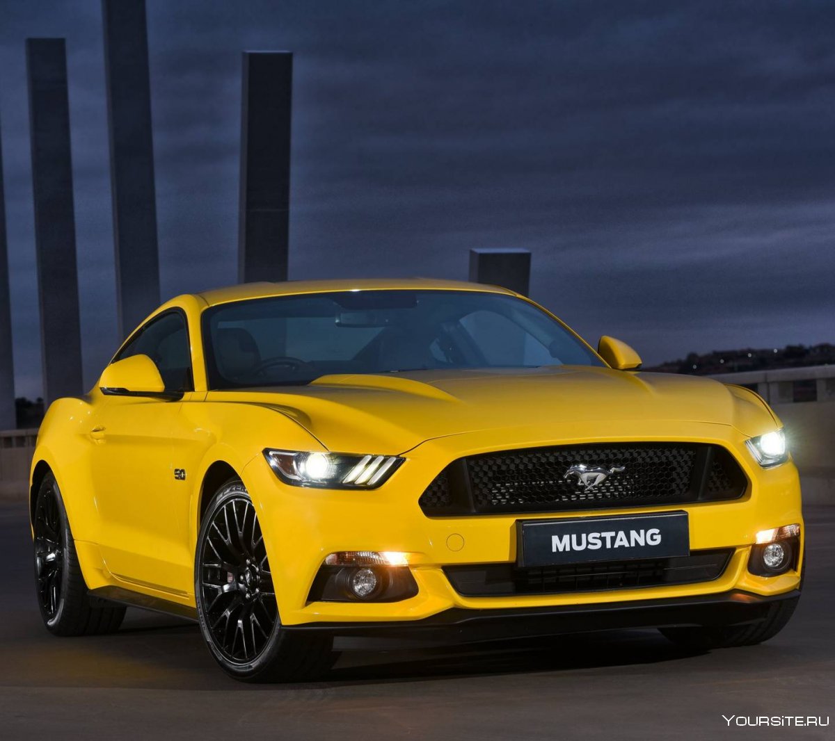 Желтые поворотники Ford Mustang