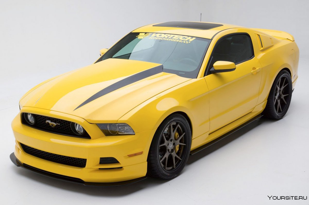 Ford Mustang Shelby желтый
