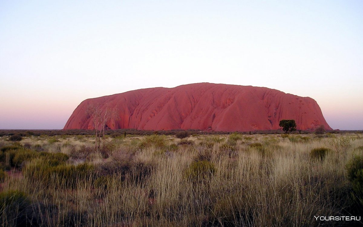 Австралия красная гора Улуру