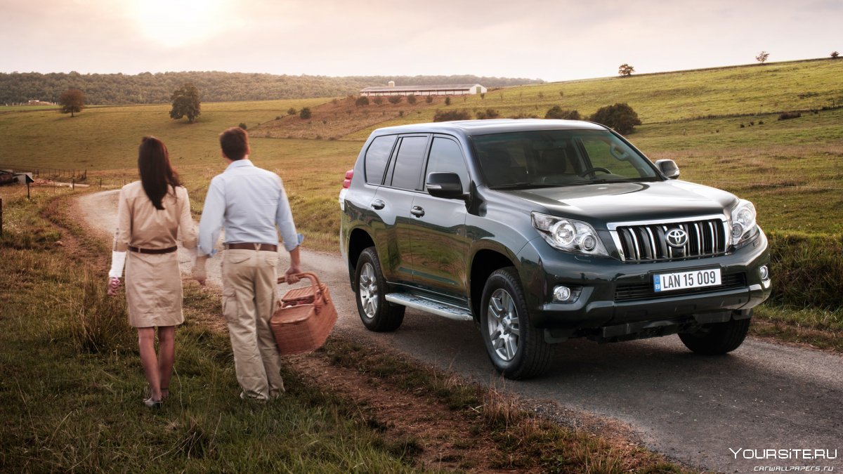 Land Rover Discovery vs Land Cruiser 200