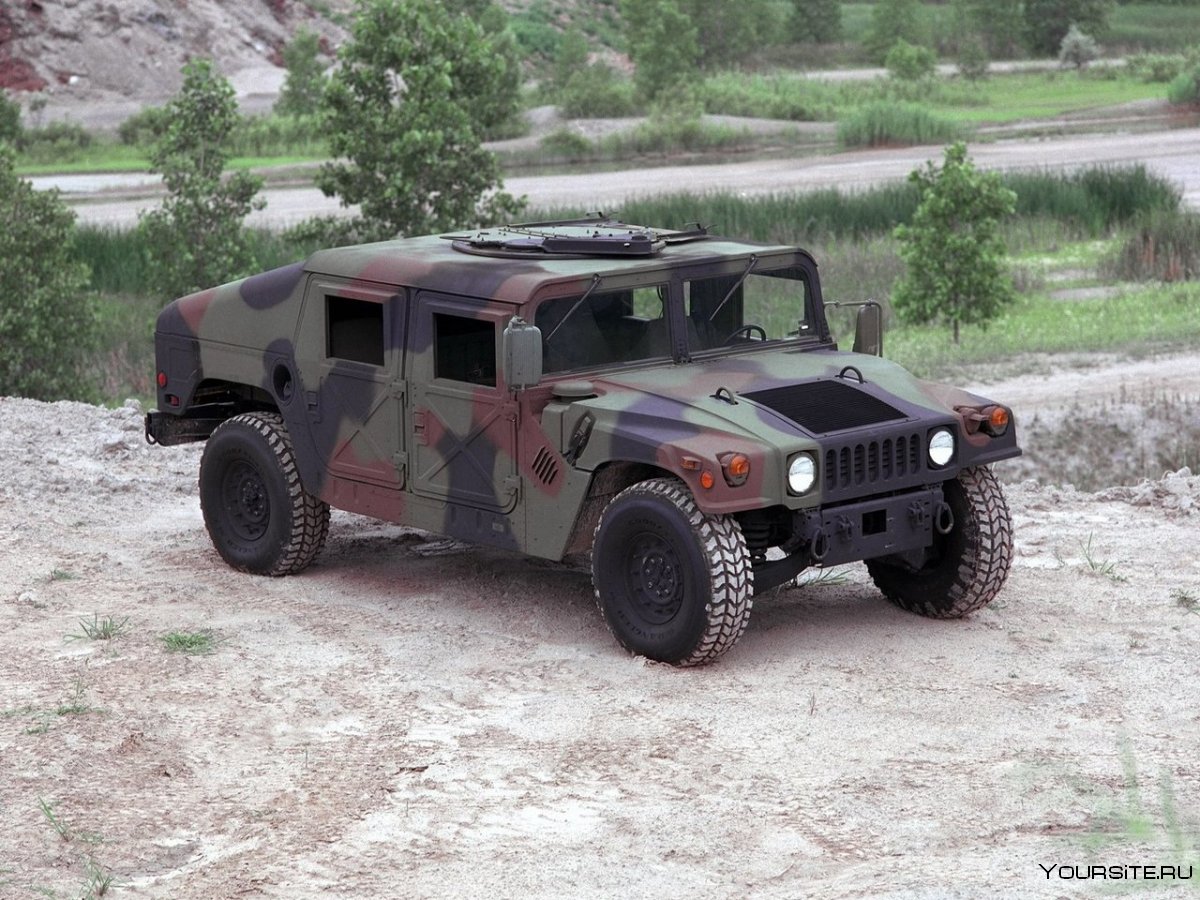 Армейский внедорожник HMMWV