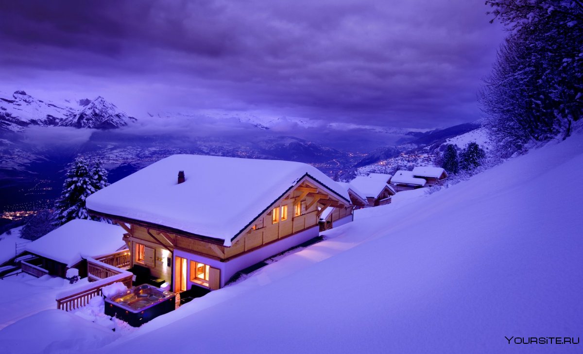 Одинокий дом в горах зимой