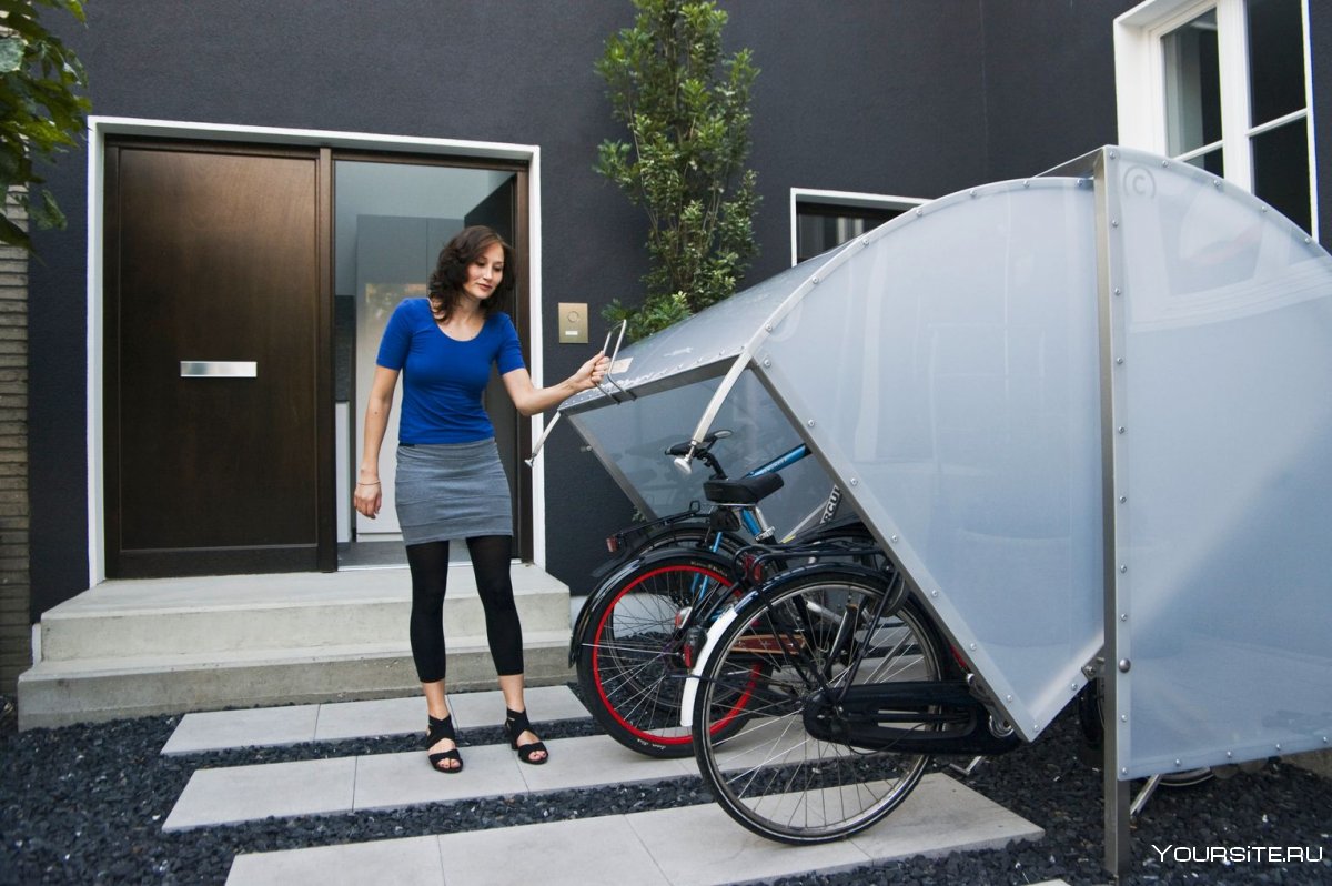 Мини гараж для велосипеда на даче