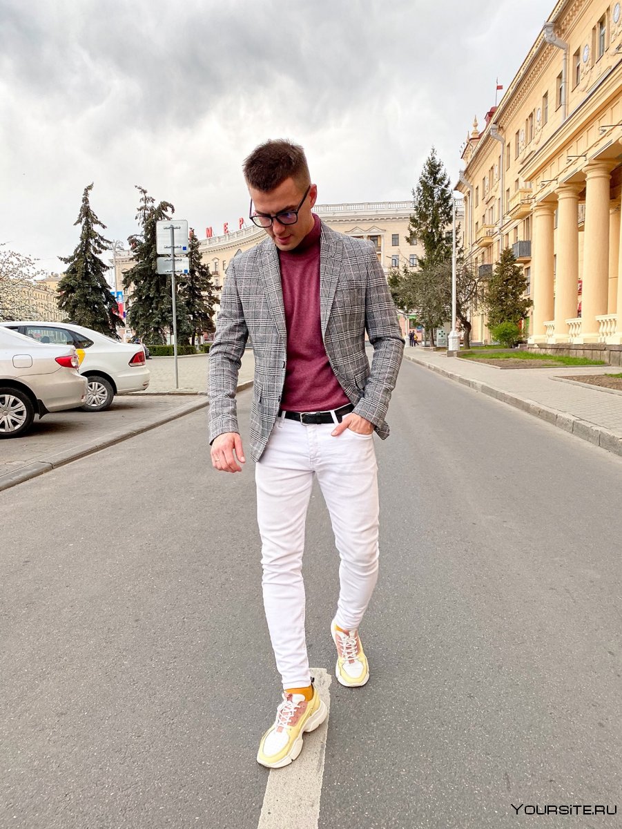 Джинсы белая футболка и пиджак