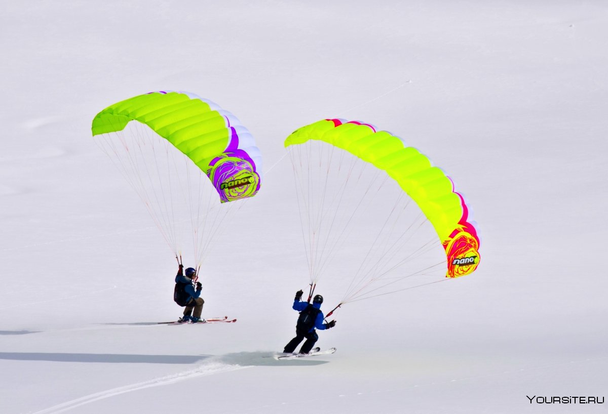 На лыжах с парашютом