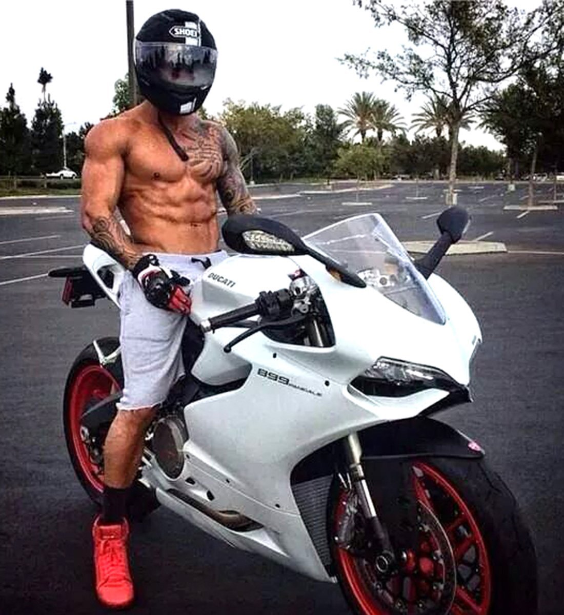 красивые мужчины на мотоцикле фото