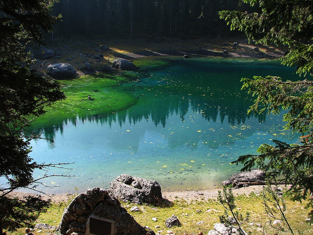 The Dolomites озеро