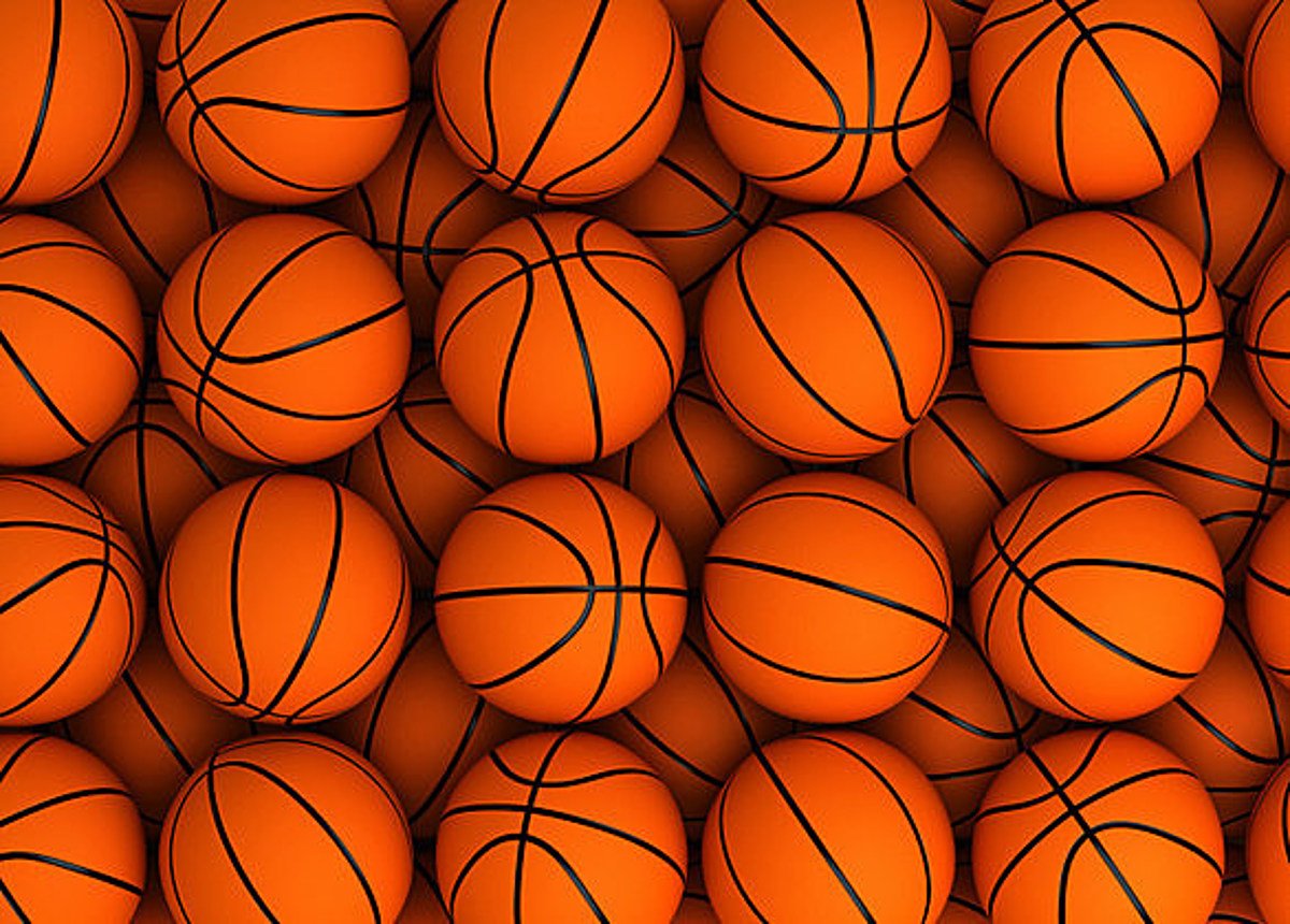 Баскетбольные мячи много