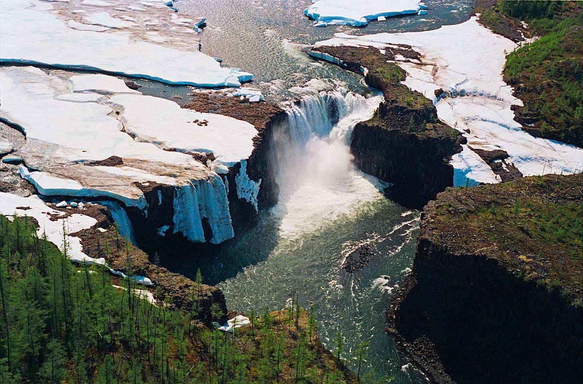 Водопад Китабо-орон плато Путорана