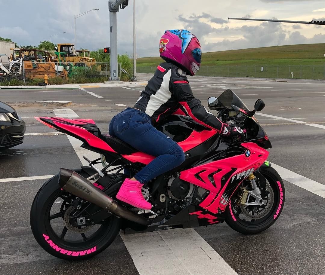 Спортивный мотоцикл для девушки за 80 000 рублей