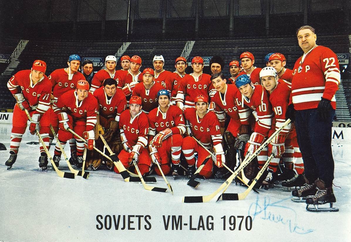 Российские хоккеисты в форме СССР