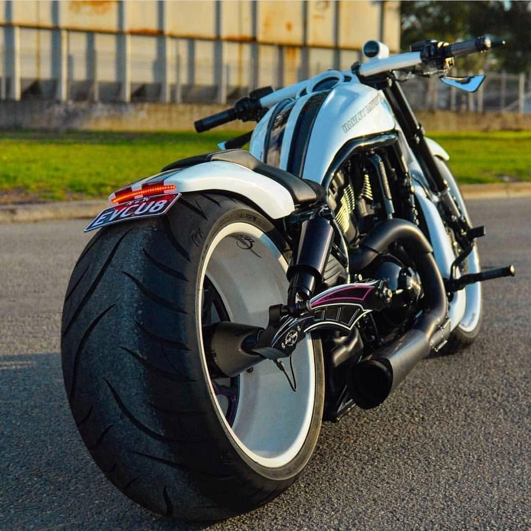 Харлей с большим колесом сзади