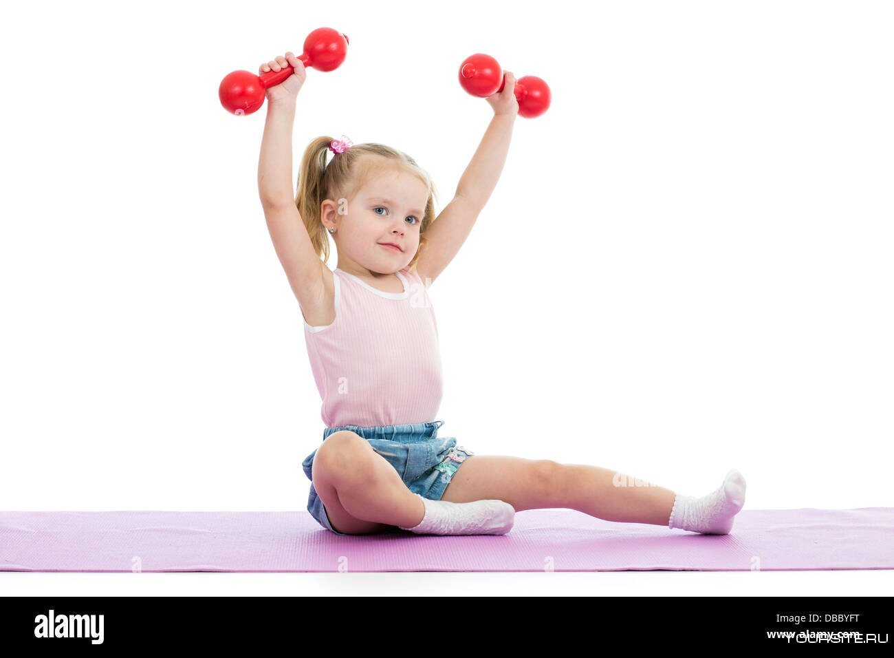 Спортивная девочка маленькая. Детский фитнес. Спортивные дети. Физкультура для малышей. Спортивные упражнения для детей.