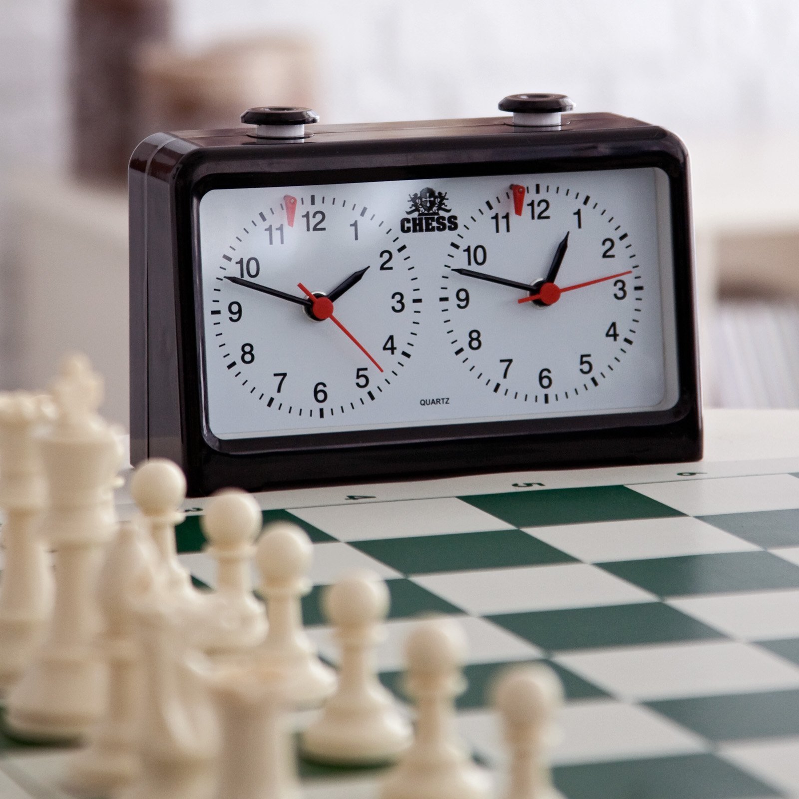 Количество циферблатов в шахматных часах. Шахматные часы. Часы для шахматистов. Аналоговые шахматные часы. Часы шахматные механические.