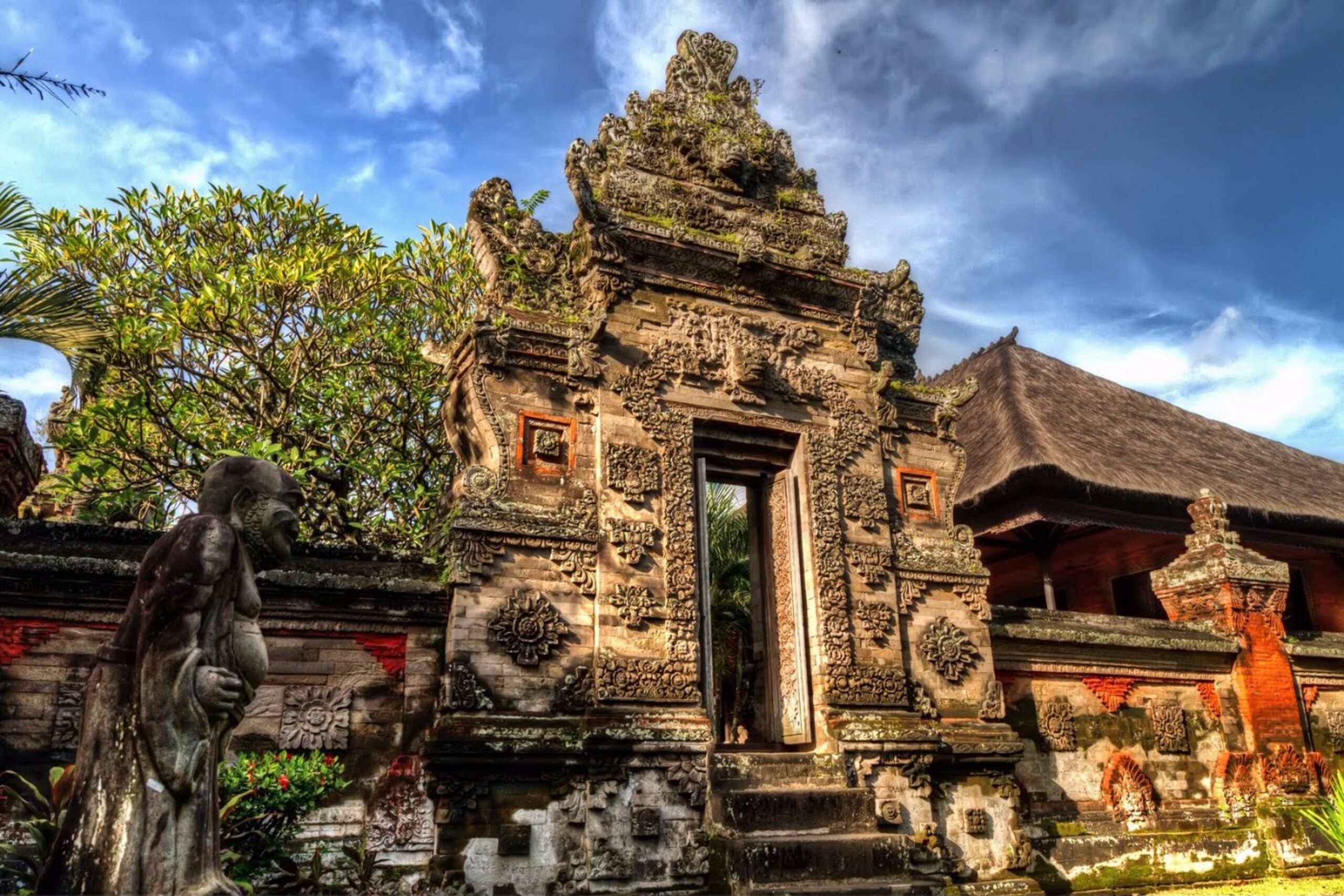 Храмы в Убуде Индонезия
