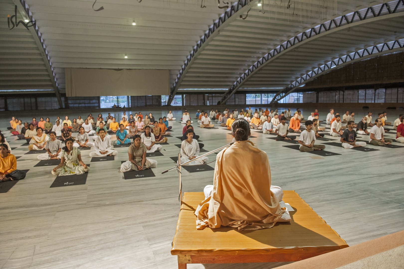 Садхгуру медитации иша. Хатха йога Садхгуру. Иша йога Садхгуру. Садхгуру Крийя. Иша йога центр в Индии.