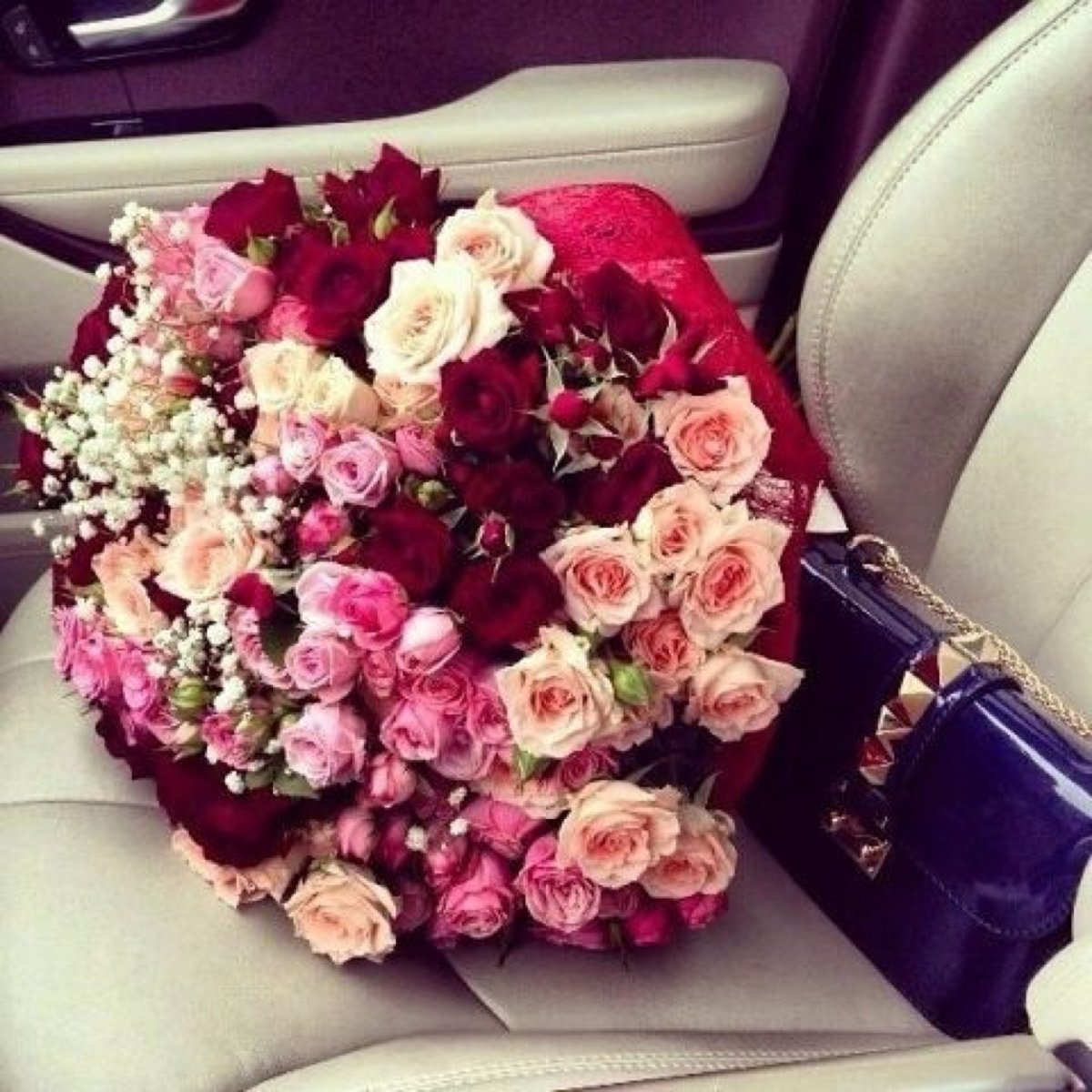 Фото на аву цветы в машине на