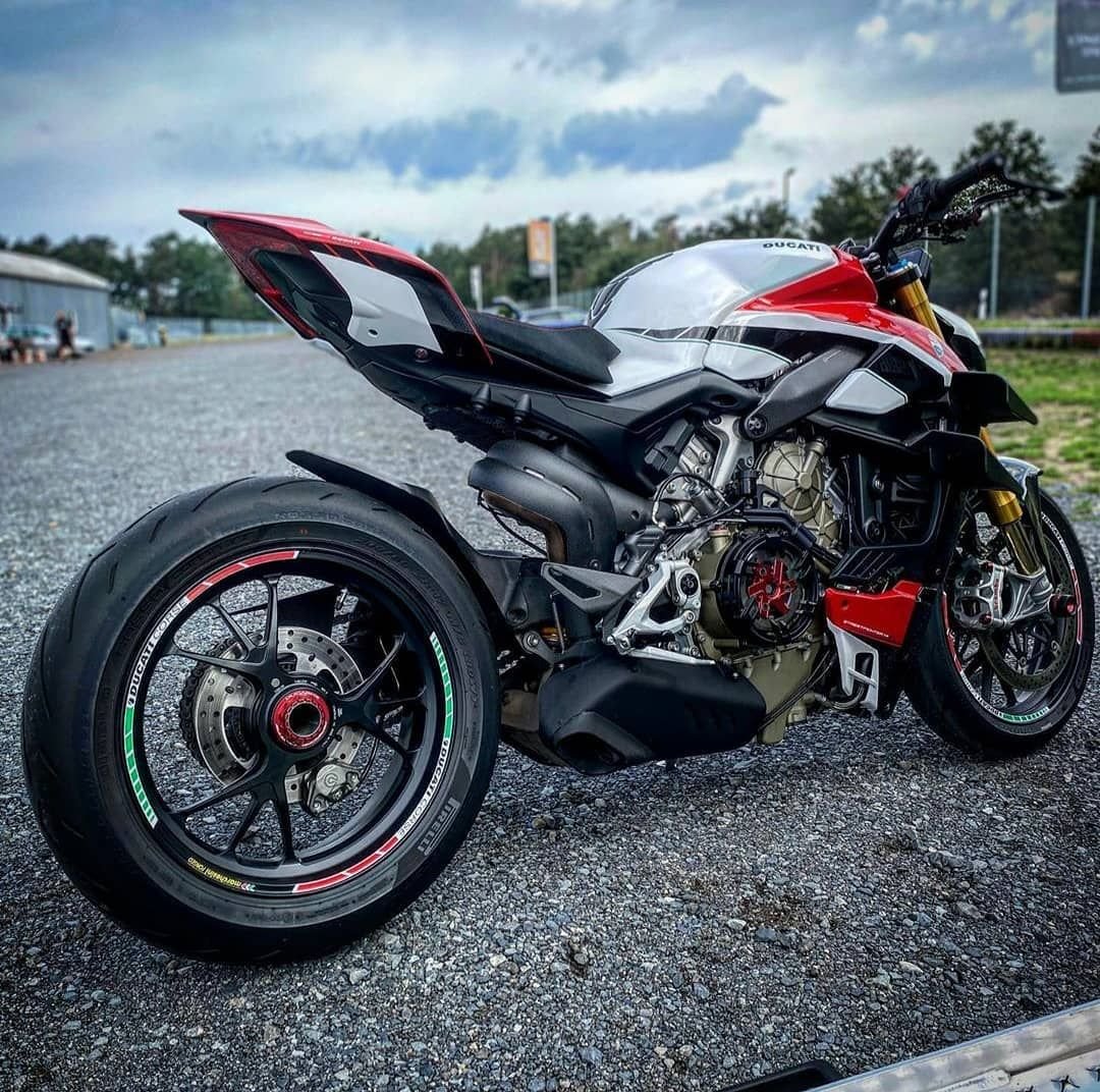 Ducati Streetfighter v4