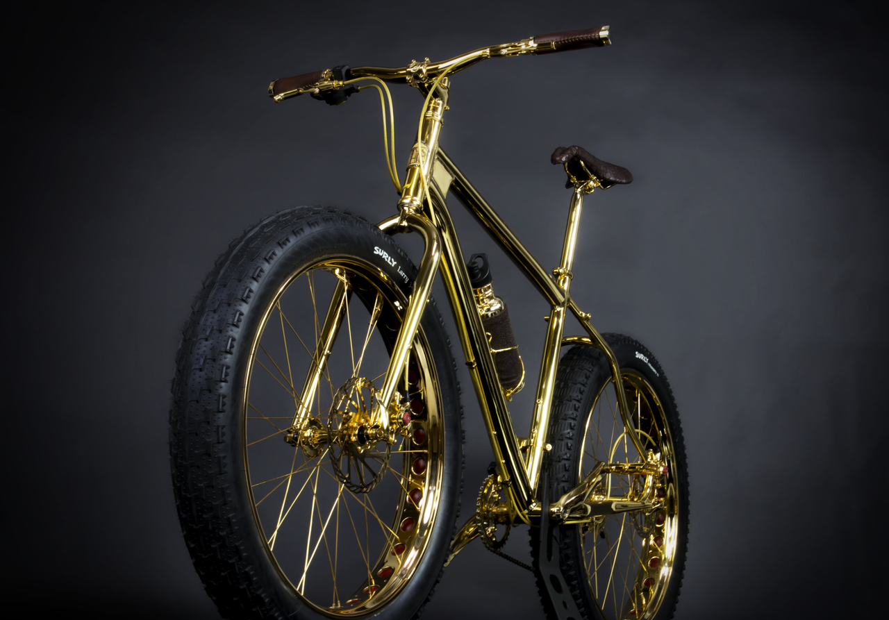 Большой огромный великий. 24k Gold extreme Mountain Bike. Aurumania Crystal Edition Gold Bike. House of Solid Gold велосипед. Золотой велосипед Beverly Hills Edition.