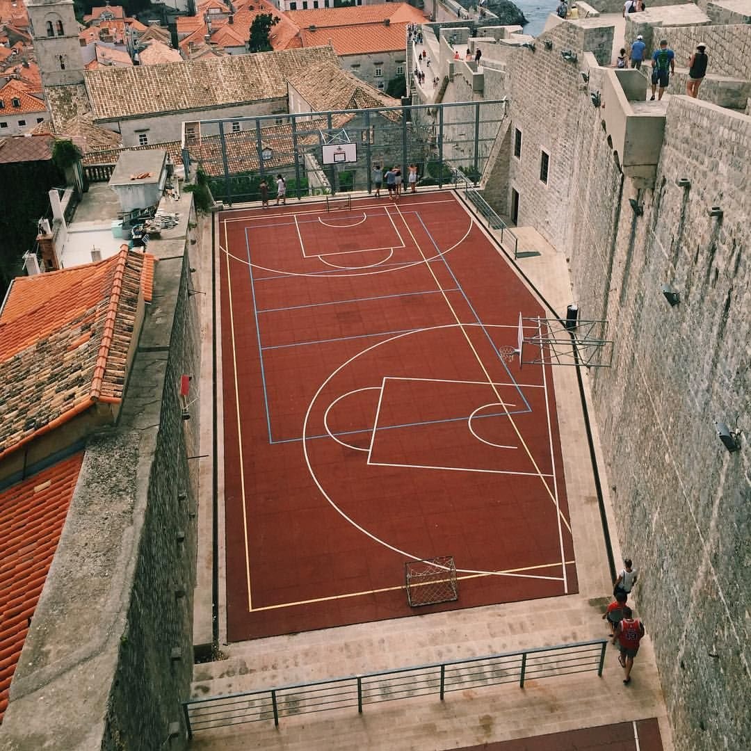Дубровник Хорватия баскетбольная площадка