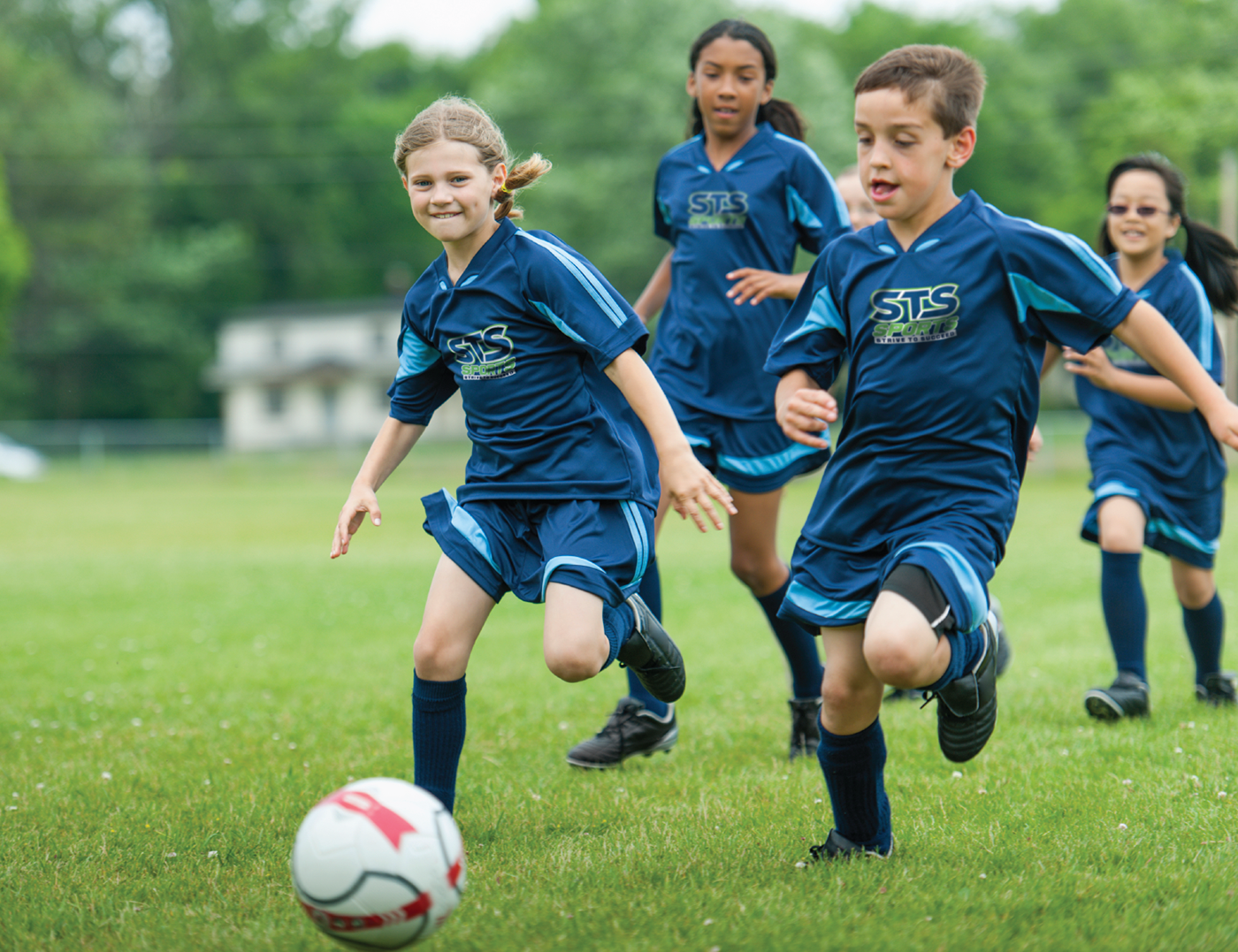 Футбол дети. Дети играющие в футбол. Дети футболисты. Спорт футбол дети. How to play sports