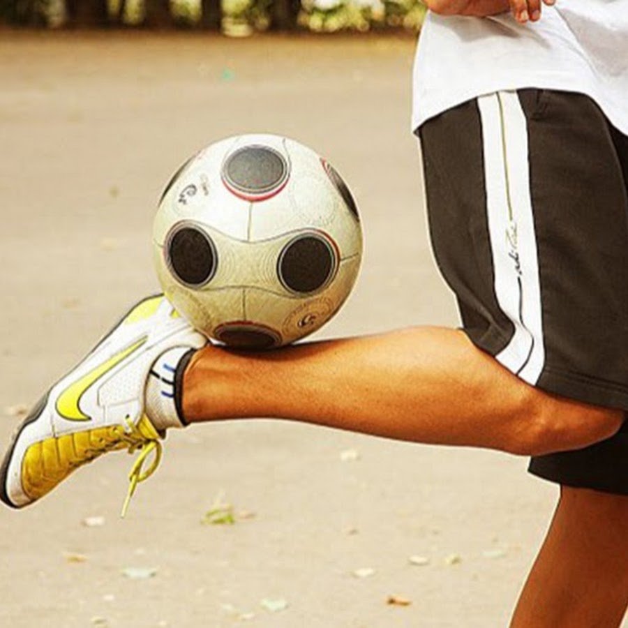 Жонглирование мячом ногами