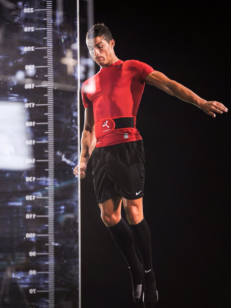 Cristiano Ronaldo прыжок