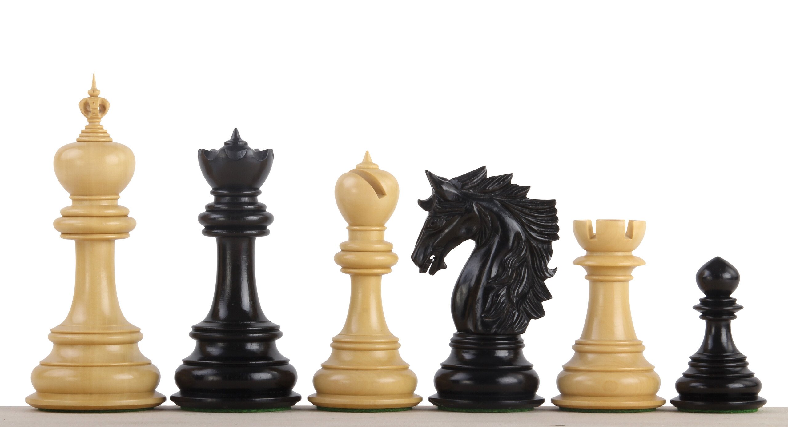 Как называются фигурки в шахматах