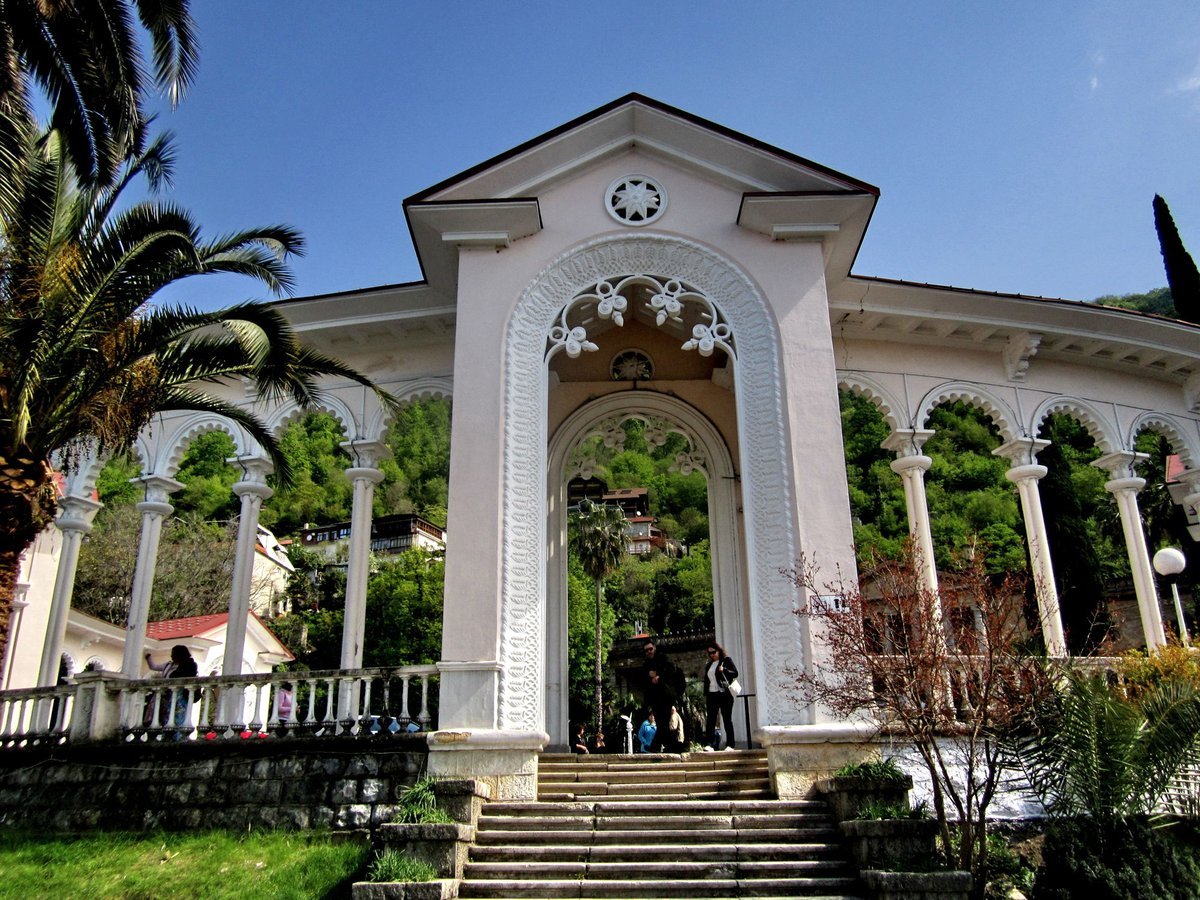 Абхазия Гагрская колонна