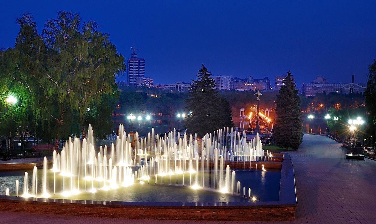 Памятник Юзу в Донецке