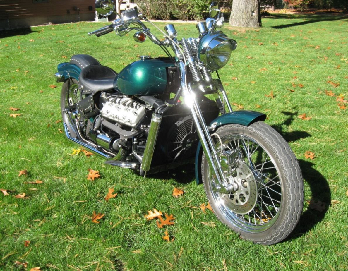 Мотоцикл v8