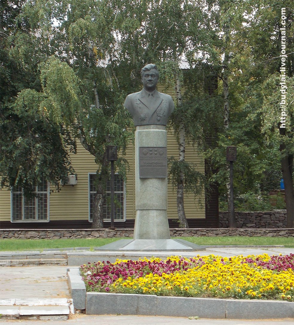 Памятник Филипченко в Острогожске