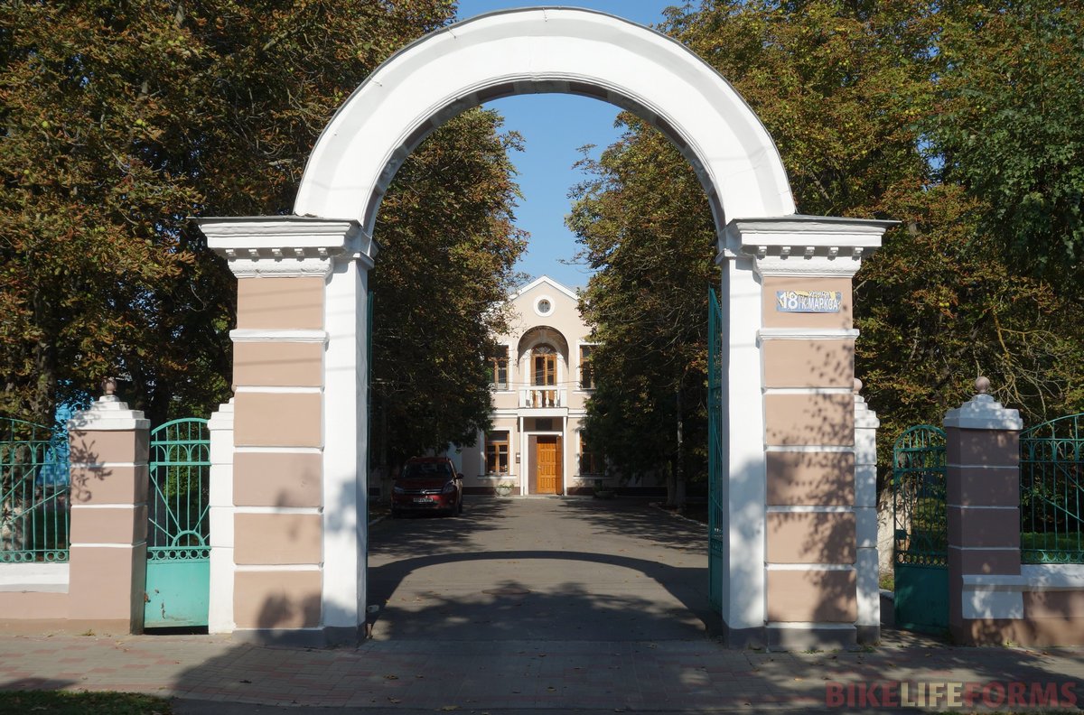 Памятник Крамскому в Острогожске