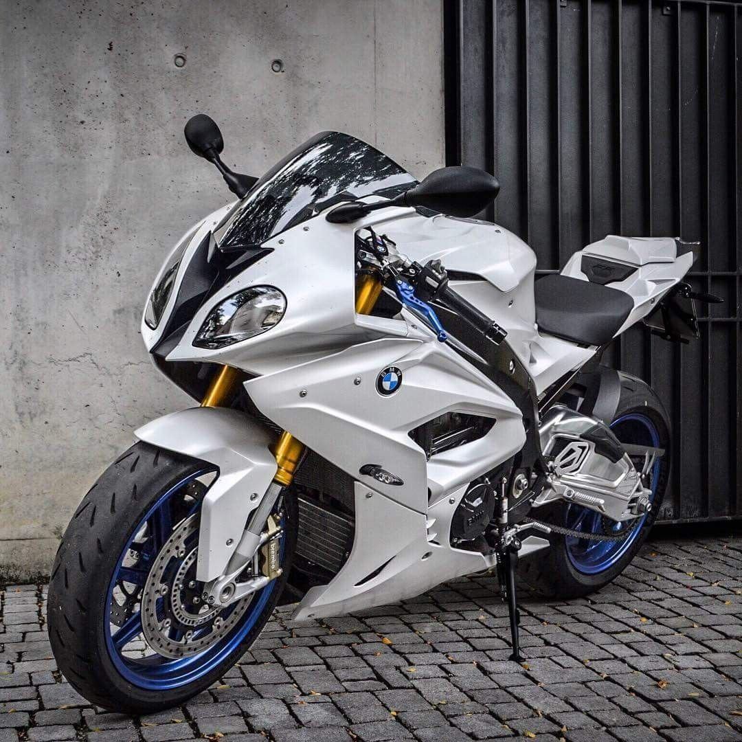 Спортивный мотоцикл BMW s1000rr