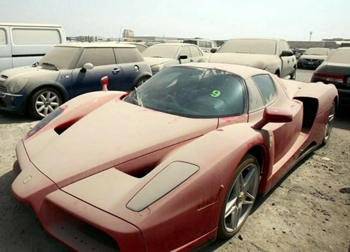 Заброшенные авто в Дубае