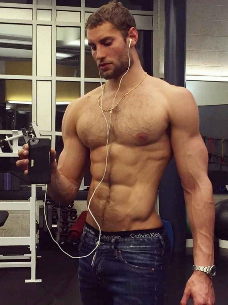 Franco Noriega тело
