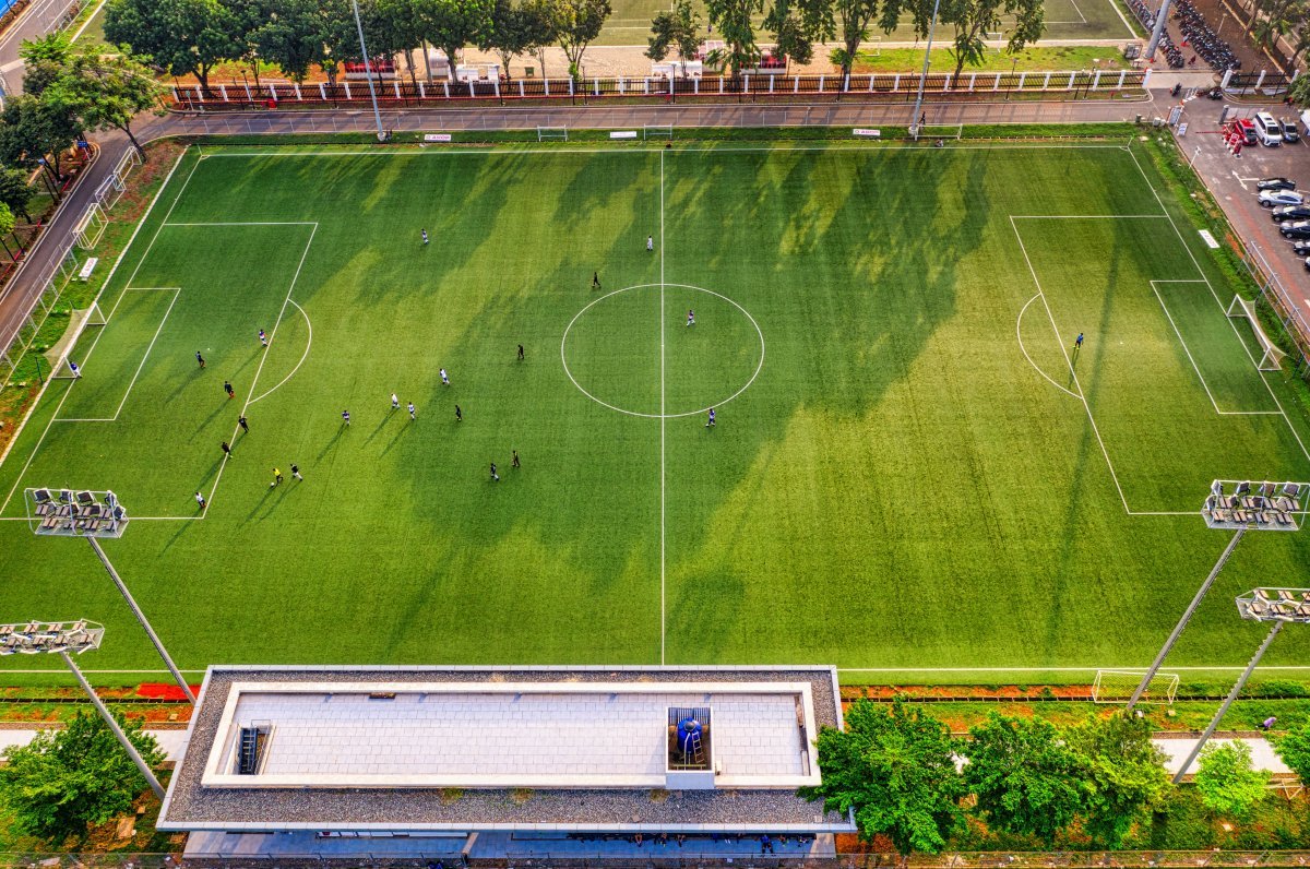 Футбольное поле на крыше в Токио