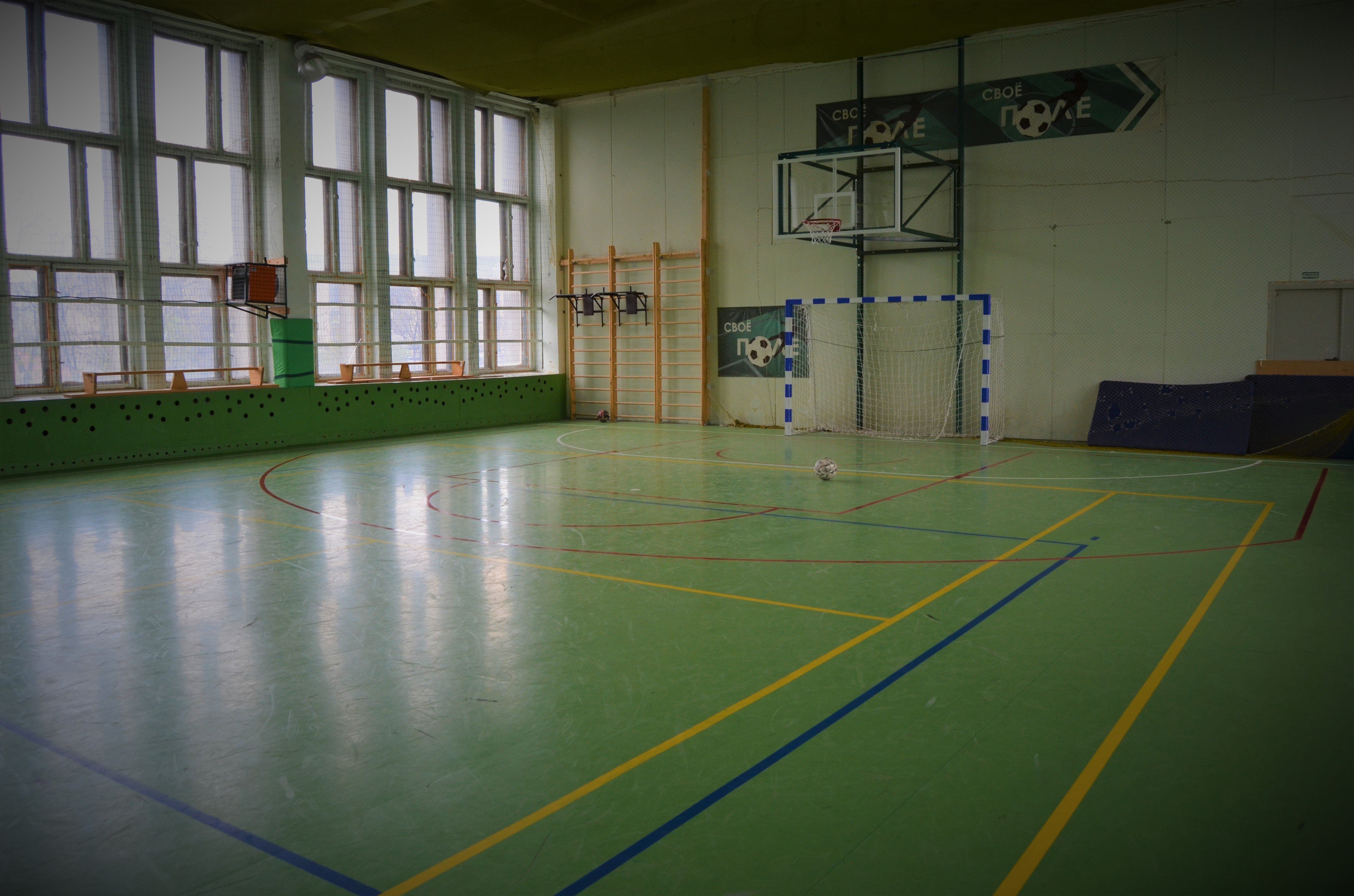 Залы для волейбола аренда. Спас Клепики баскетбольный зал. Спортивный зал. Футбольный зал. Спортзал для мини футбола.