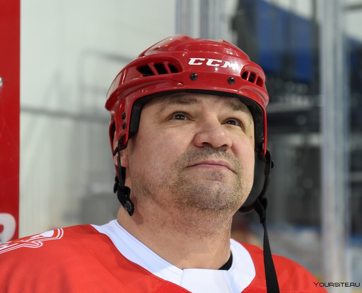 Александр Якушев хоккеист