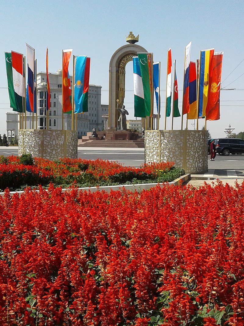 Городской сад боги Рудаки Душанбе