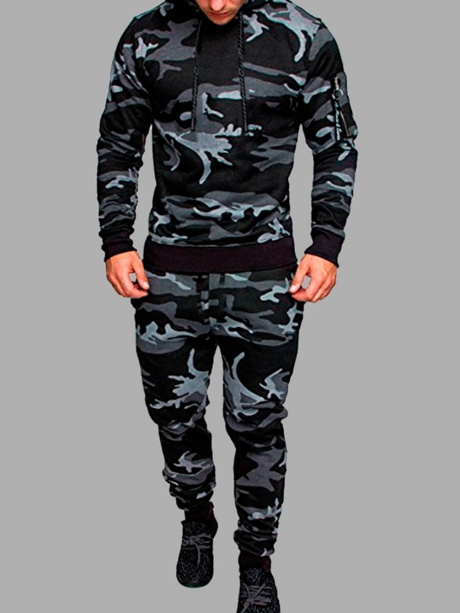 Камуфляжный спортивный костюм