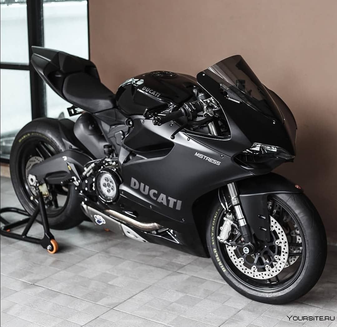 Сколько стоит машина байк. Дукати мотоцикл черный. Спортбайк Ducati черный. Спортбайк Кавасаки черный. Спортбайк Ямаха Кавасаки.