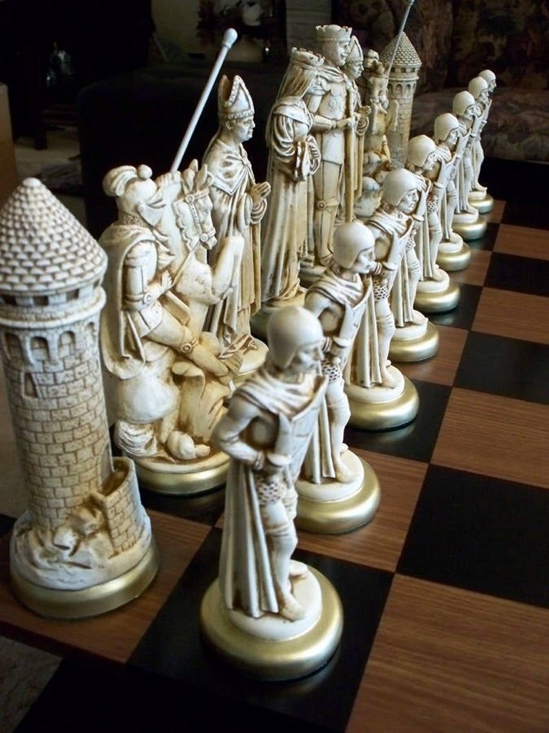 Белые шахматы